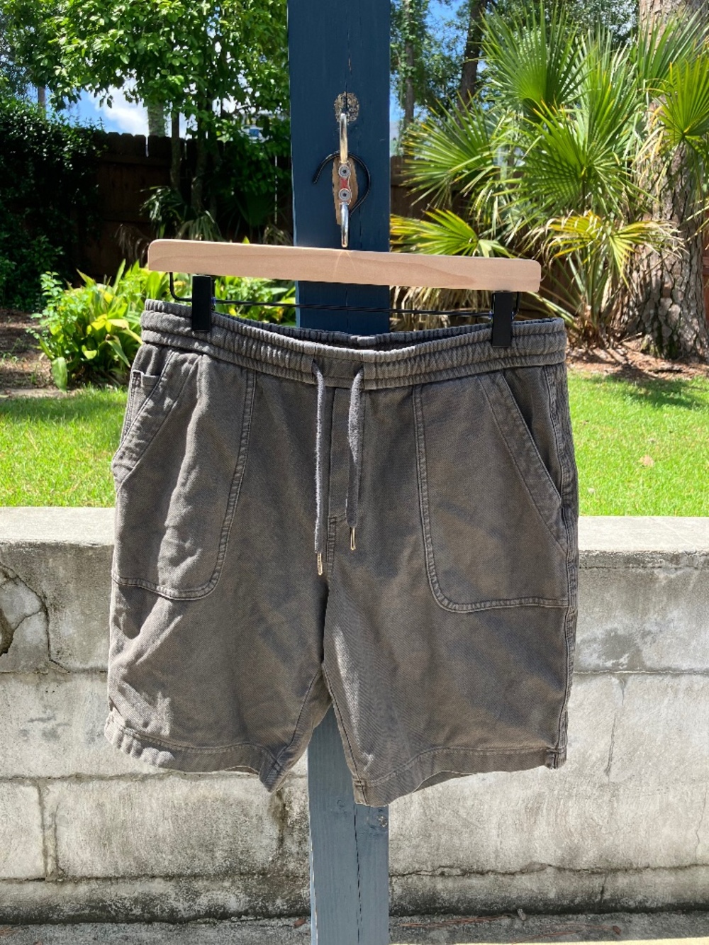 Athleta Cotton/Spandex Farallon Bermuda‎ Shorts - Women's size 8 or Men's Medium